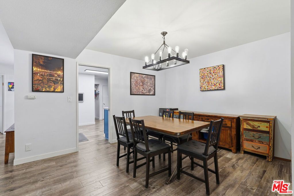 Image 11 of property listing at 5440 Lindley Avenue 206, Encino, CA 91316