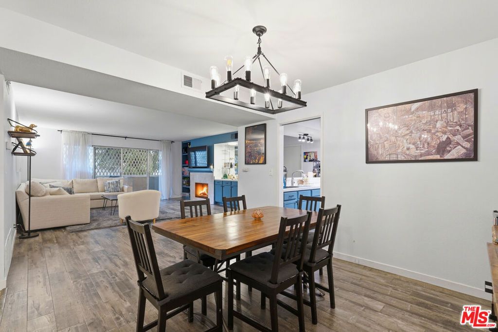 Image 13 of property listing at 5440 Lindley Avenue 206, Encino, CA 91316