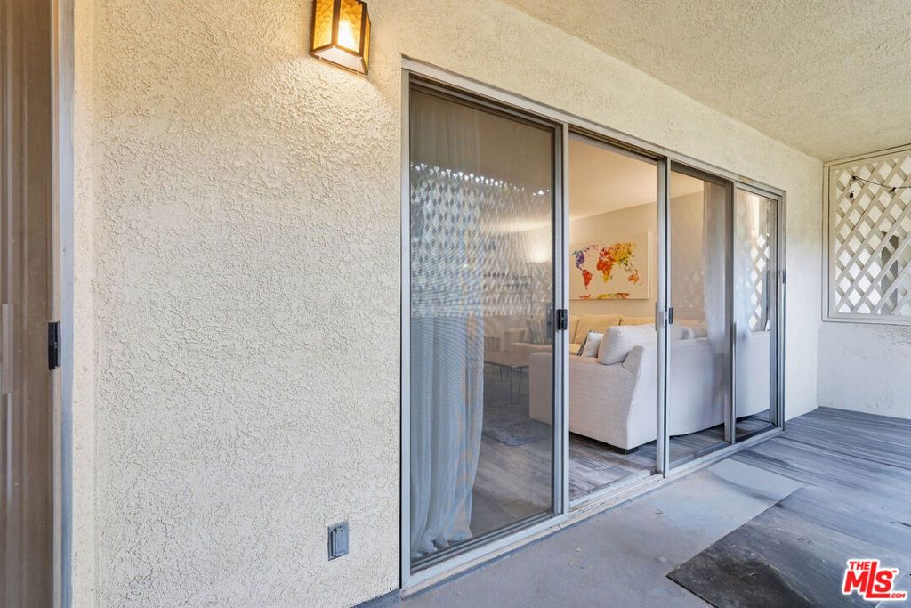 Image 18 of property listing at 5440 Lindley Avenue 206, Encino, CA 91316