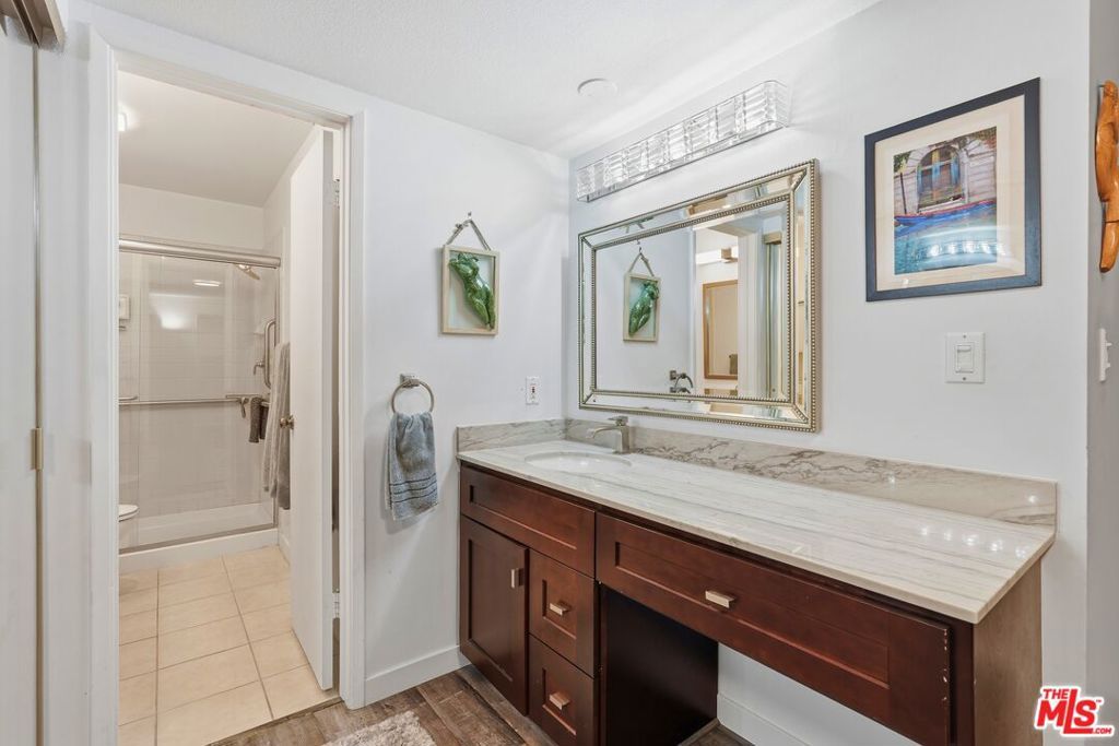 Image 20 of property listing at 5440 Lindley Avenue 206, Encino, CA 91316