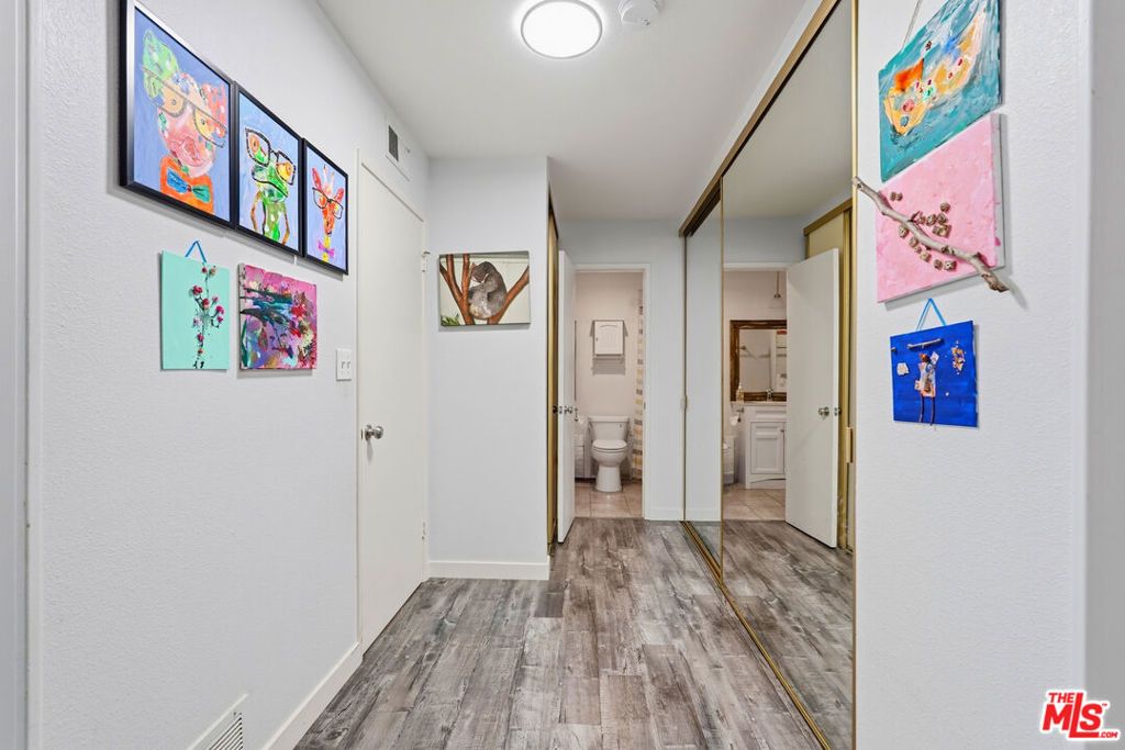 Image 26 of property listing at 5440 Lindley Avenue 206, Encino, CA 91316