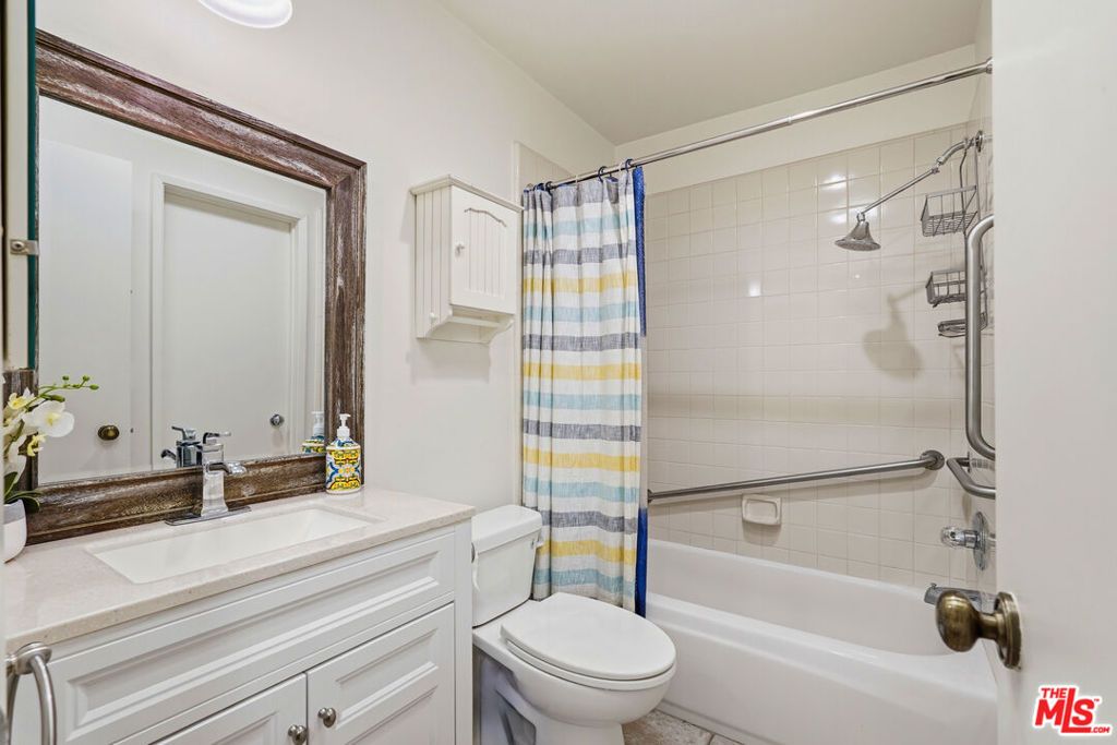 Image 29 of property listing at 5440 Lindley Avenue 206, Encino, CA 91316