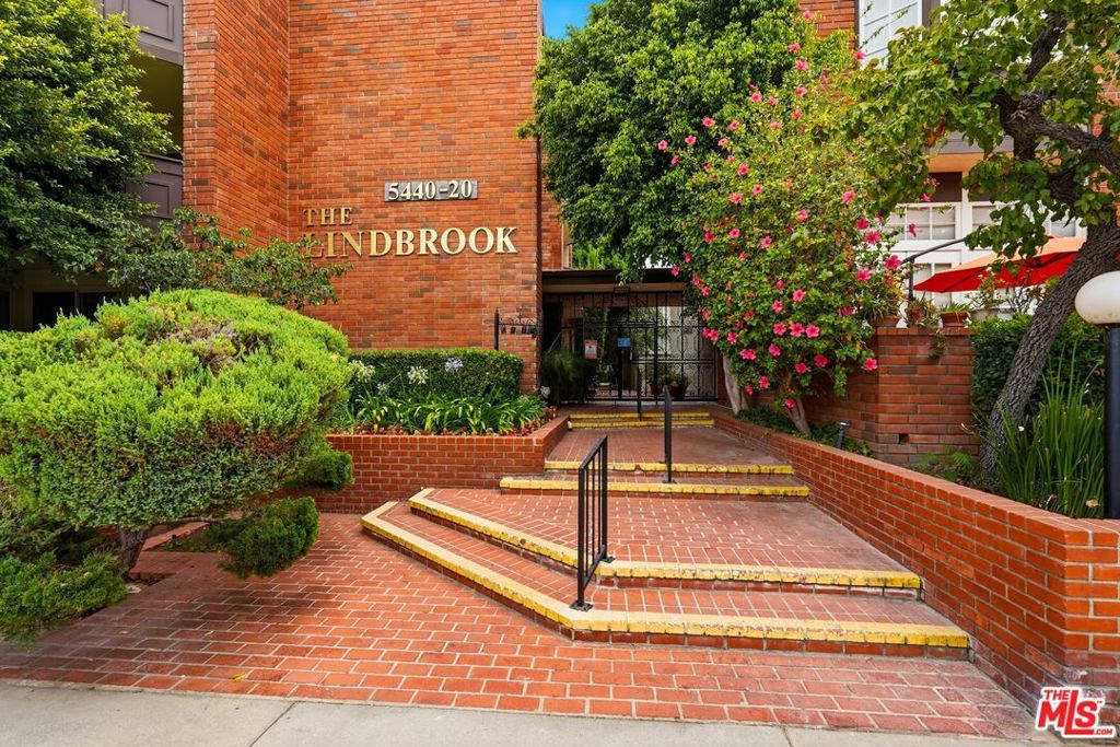 Image 32 of property listing at 5440 Lindley Avenue 206, Encino, CA 91316