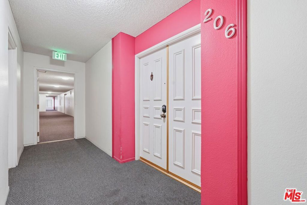 Image 35 of property listing at 5440 Lindley Avenue 206, Encino, CA 91316