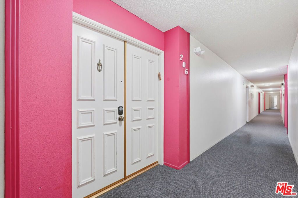 Image 36 of property listing at 5440 Lindley Avenue 206, Encino, CA 91316