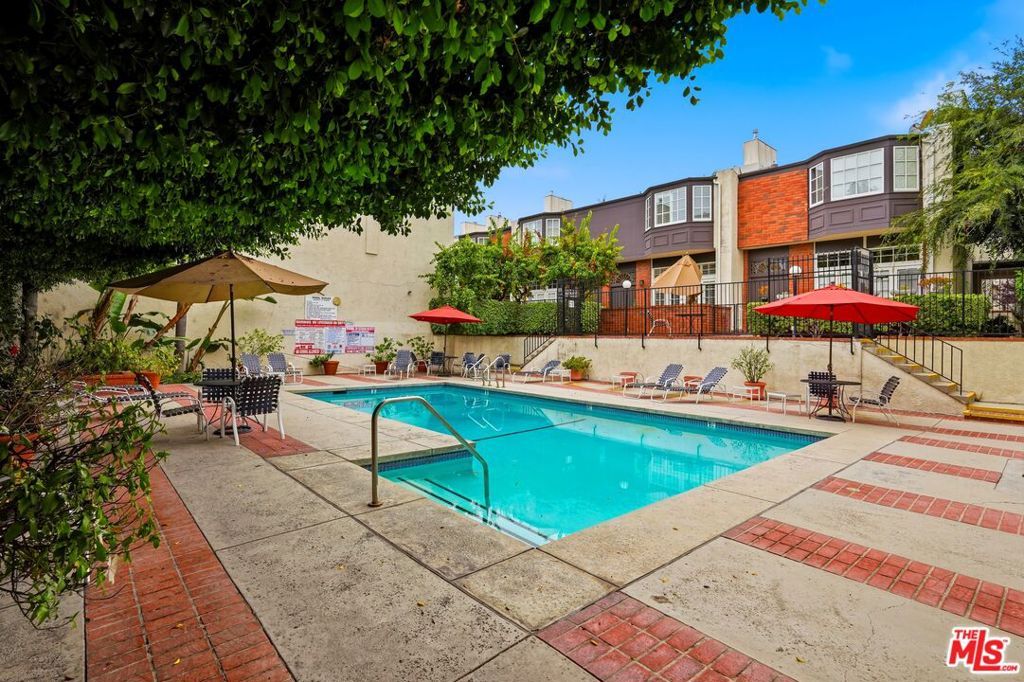 Image 38 of property listing at 5440 Lindley Avenue 206, Encino, CA 91316