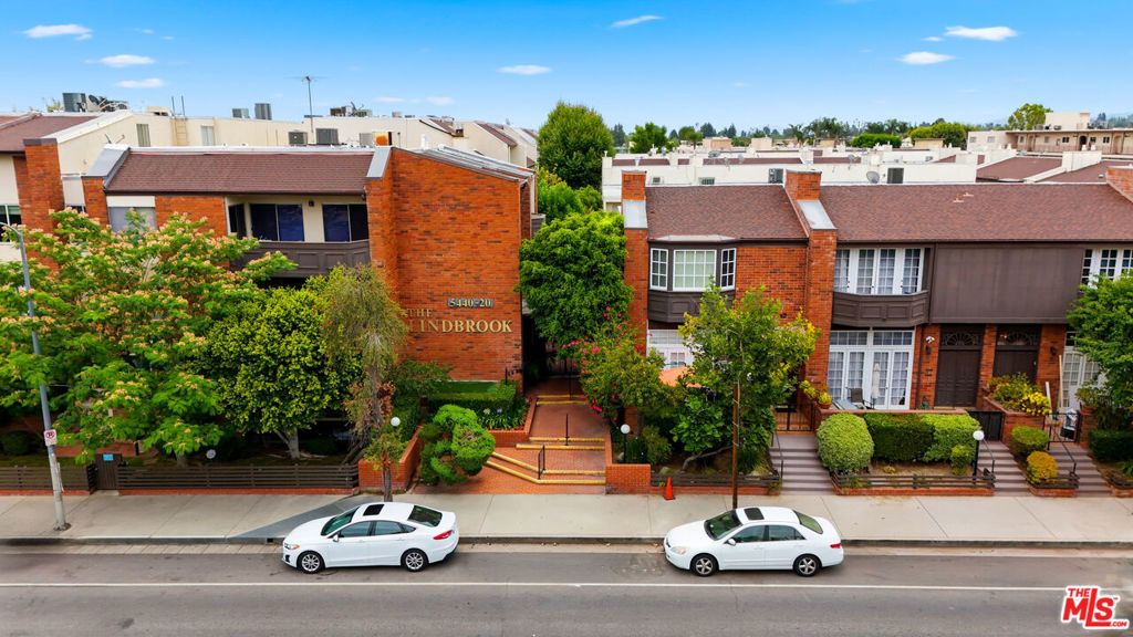 Image 43 of property listing at 5440 Lindley Avenue 206, Encino, CA 91316