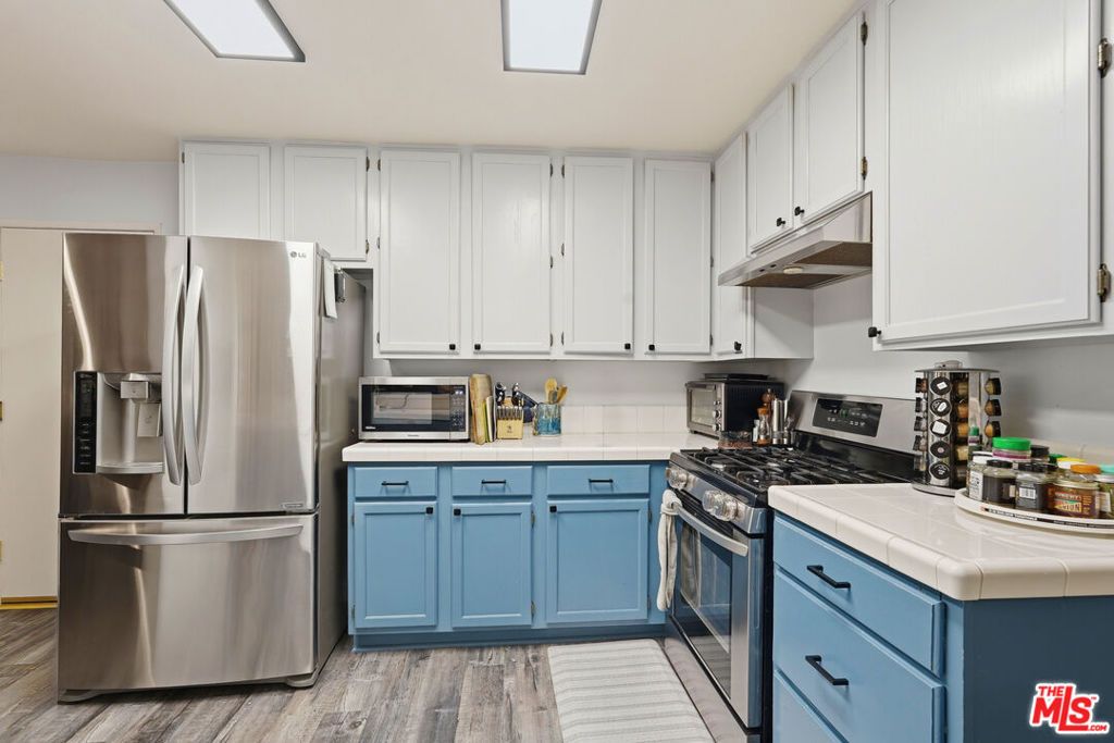 Image 7 of property listing at 5440 Lindley Avenue 206, Encino, CA 91316