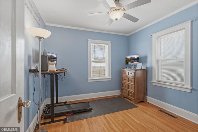 1067 Robert Street S, West Saint Paul, MN 55118