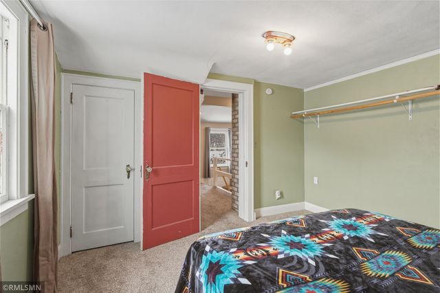 1067 Robert Street S, West Saint Paul, MN 55118