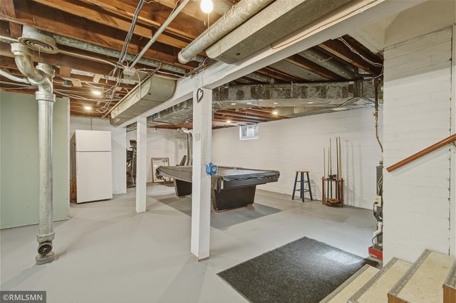 1067 Robert Street S, West Saint Paul, MN 55118