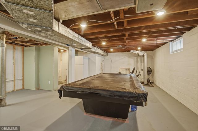 1067 Robert Street S, West Saint Paul, MN 55118