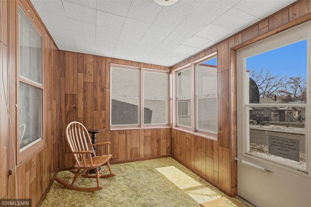 1067 Robert Street S, West Saint Paul, MN 55118