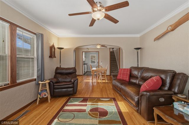 1067 Robert Street S, West Saint Paul, MN 55118