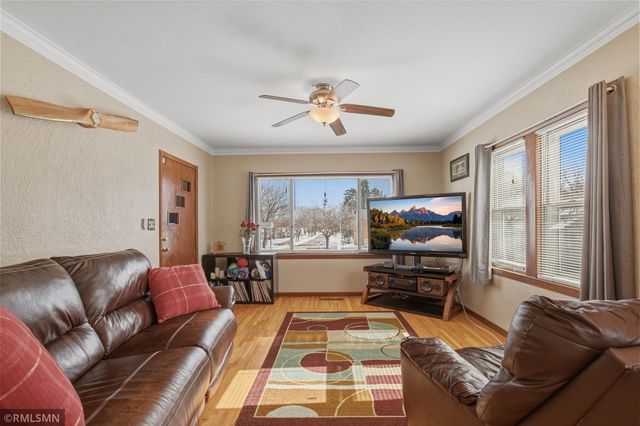 1067 Robert Street S, West Saint Paul, MN 55118