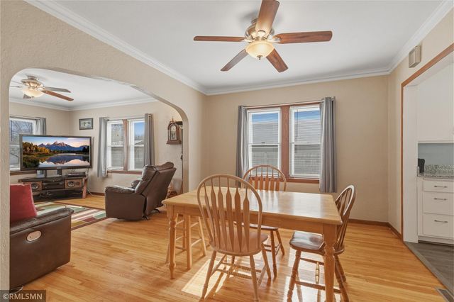 1067 Robert Street S, West Saint Paul, MN 55118