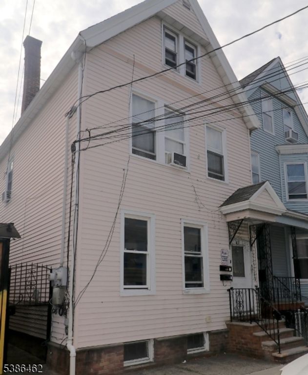 47 Ann St, Newark City, NJ 07105