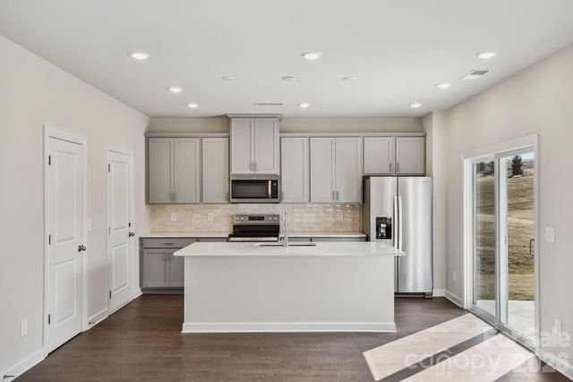 1547 31st Street NE, Conover, NC 28613