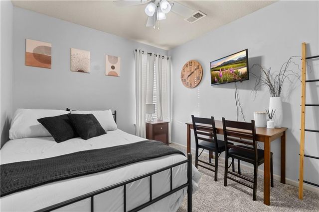 521 SW 15th Street, Blue Springs, MO 64015