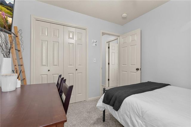 521 SW 15th Street, Blue Springs, MO 64015