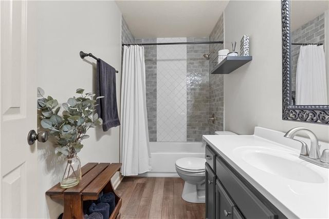 521 SW 15th Street, Blue Springs, MO 64015