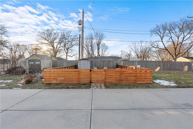 521 SW 15th Street, Blue Springs, MO 64015