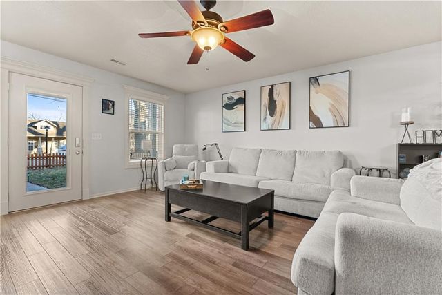 521 SW 15th Street, Blue Springs, MO 64015