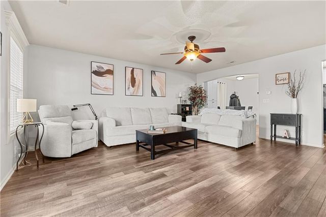 521 SW 15th Street, Blue Springs, MO 64015