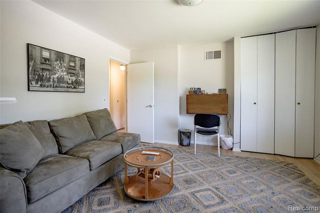 1550 Cherboneau 218, Detroit, MI 48207