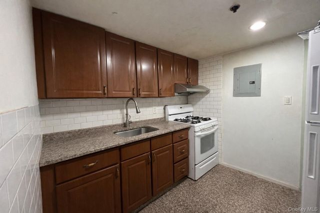 100-09 39 Avenue 3E, Corona, NY 11368