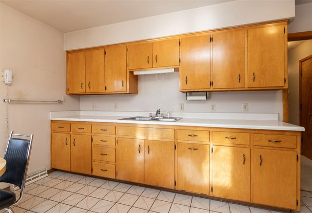 410 N Vine Street, Hartford, IA 50118