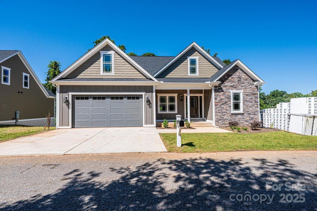 2115 6th Street NW, Hickory, NC 28601