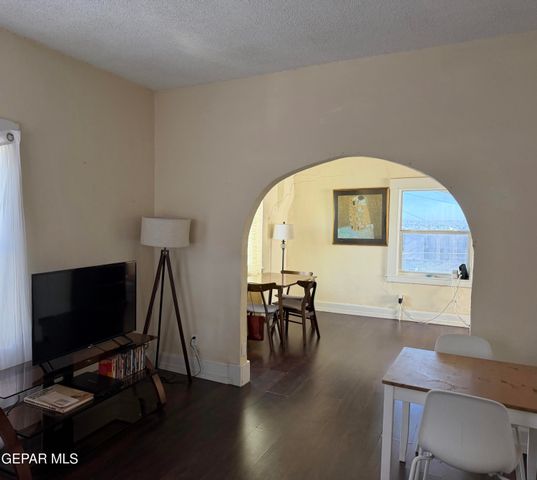 2002 DETROIT Avenue, El Paso, TX 79902