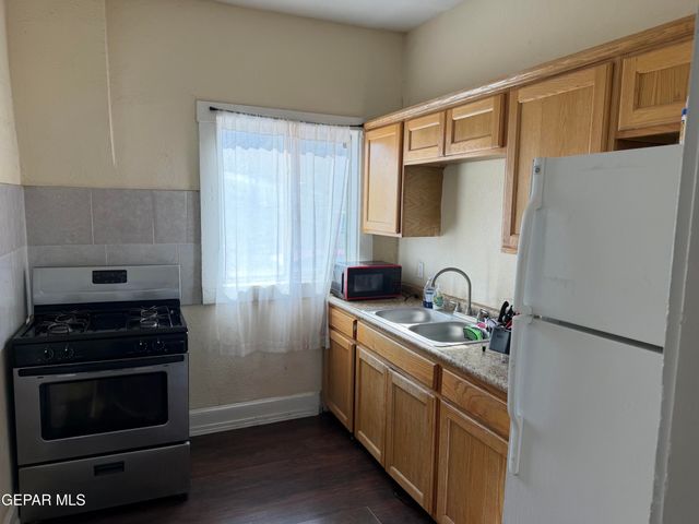 2002 DETROIT Avenue, El Paso, TX 79902