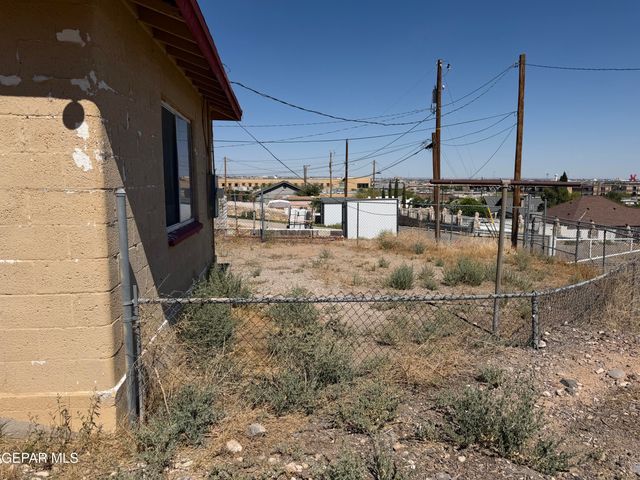 2002 DETROIT Avenue, El Paso, TX 79902