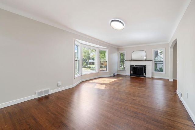 1599 Highland Parkway, Saint Paul, MN 55116
