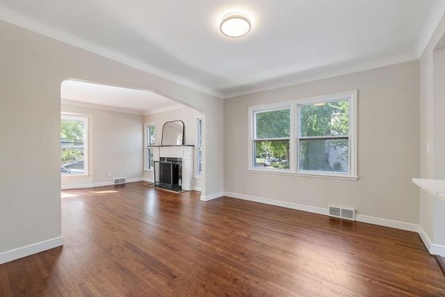 1599 Highland Parkway, Saint Paul, MN 55116