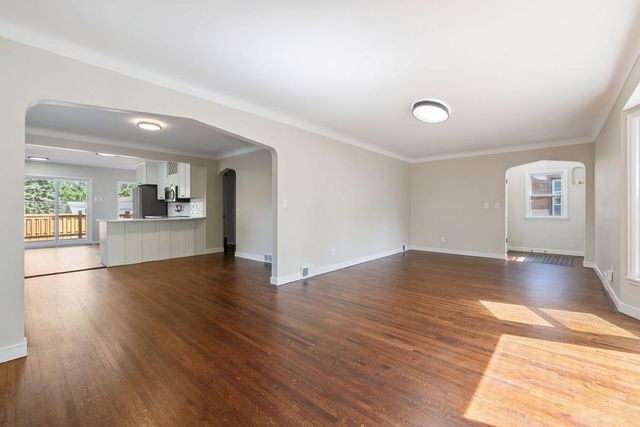 1599 Highland Parkway, Saint Paul, MN 55116