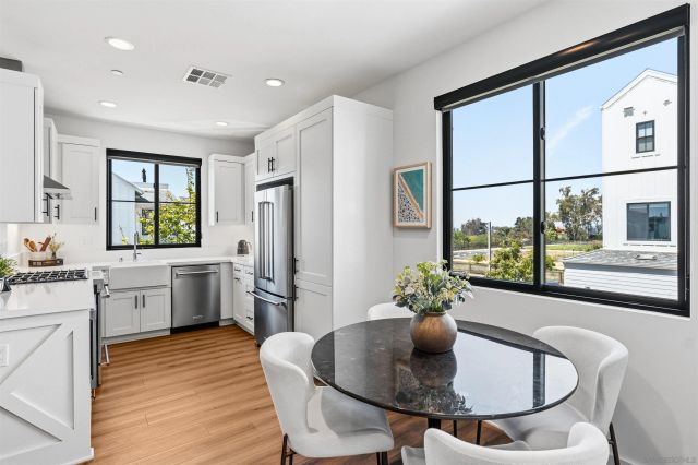 1602 San Remo Place 201, Encinitas, CA 92024
