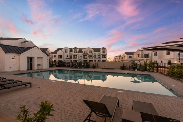 1602 San Remo Place 201, Encinitas, CA 92024
