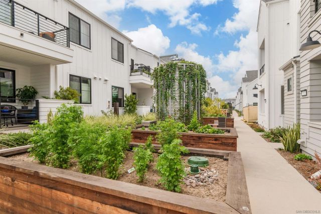 1602 San Remo Place 201, Encinitas, CA 92024