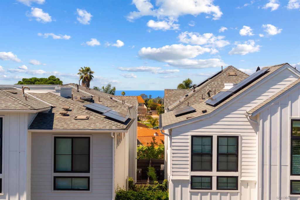 1602 San Remo Place 201, Encinitas, CA 92024