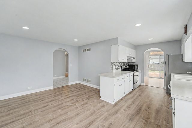 770 CORDIAL Drive, Des Plaines, IL 60018