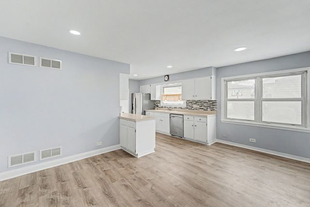 770 CORDIAL Drive, Des Plaines, IL 60018