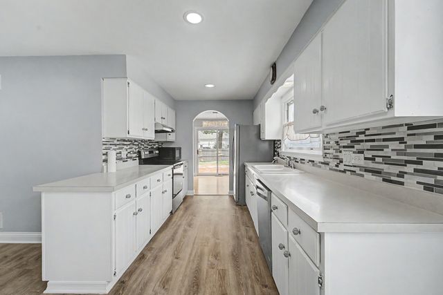 770 CORDIAL Drive, Des Plaines, IL 60018