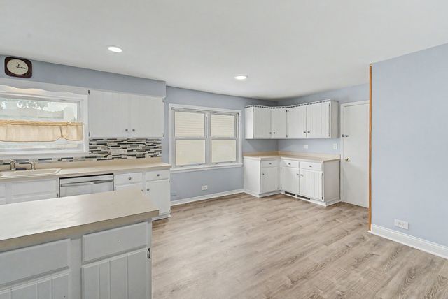 770 CORDIAL Drive, Des Plaines, IL 60018