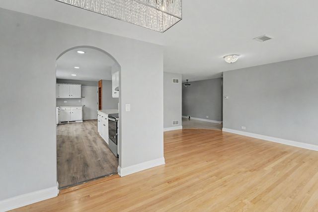 770 CORDIAL Drive, Des Plaines, IL 60018