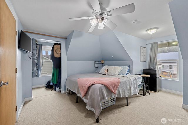 1011 E Fairhaven Avenue, Burlington, WA 98233