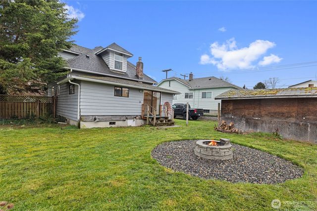 1011 E Fairhaven Avenue, Burlington, WA 98233