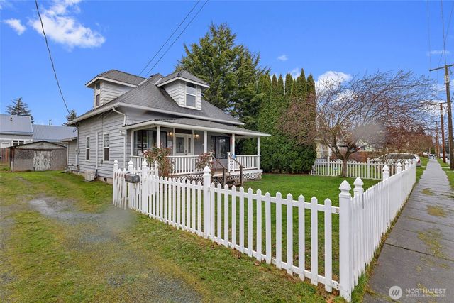 1011 E Fairhaven Avenue, Burlington, WA 98233